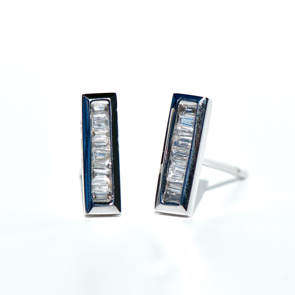 18k White Gold Baguette Diamond Bar Earrings/Studs